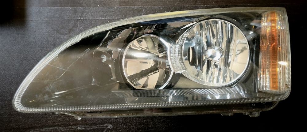 Farol Ford focus mk2  2004-2008