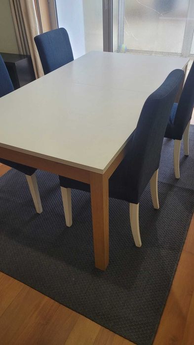 Mesa de refeições extensível