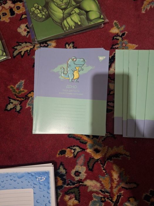 Зошит в косу лінію 12 аркушів