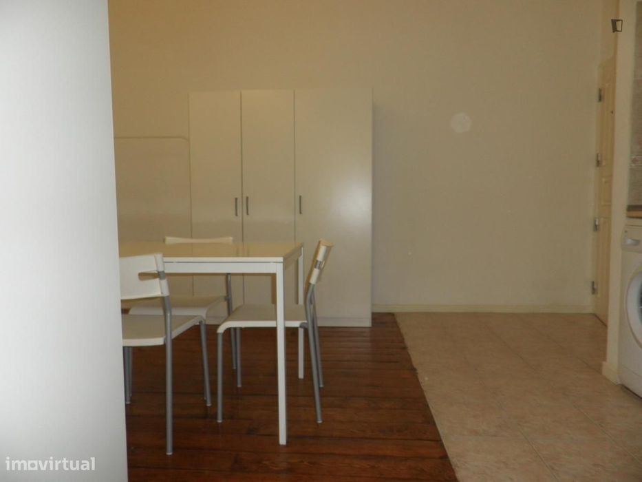 Estúdio - localizado em Alcântara Lisbon