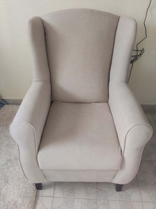 Poltrona bege semi-nova