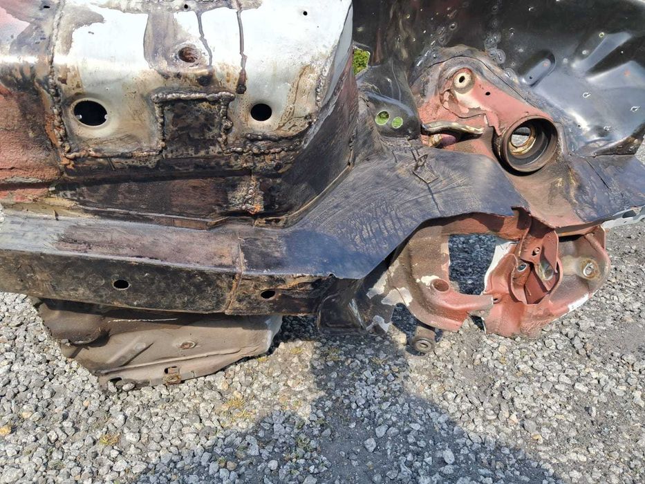 Nadkole ćwiarta prawa przód mercedes W123