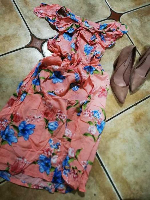 Letnia sukienka w kwiaty ala hiszpanka