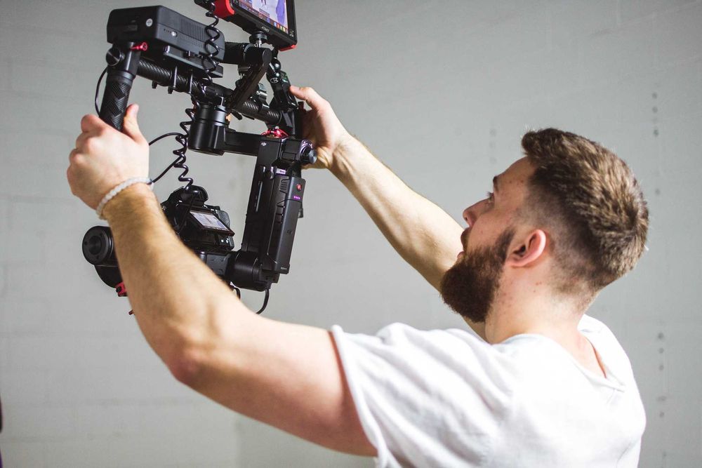 Profesjonalne Filmy dla Firm — Reklamy, Social Media, Drony | Poznań | FMD Studio