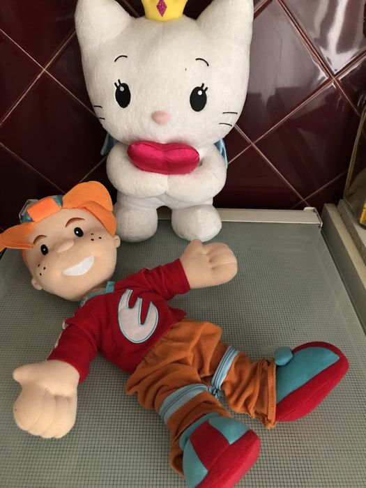 Boneco Hello Kitty e outro