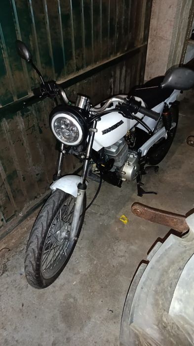 Honda CB / CG 125 Customizada (Estilo Scrambler / Cafe Racer)