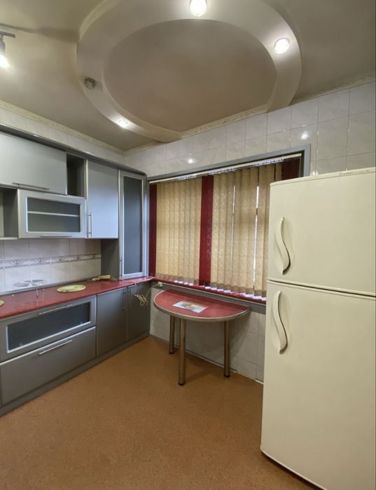 Продаю  4к будинок в Центрі