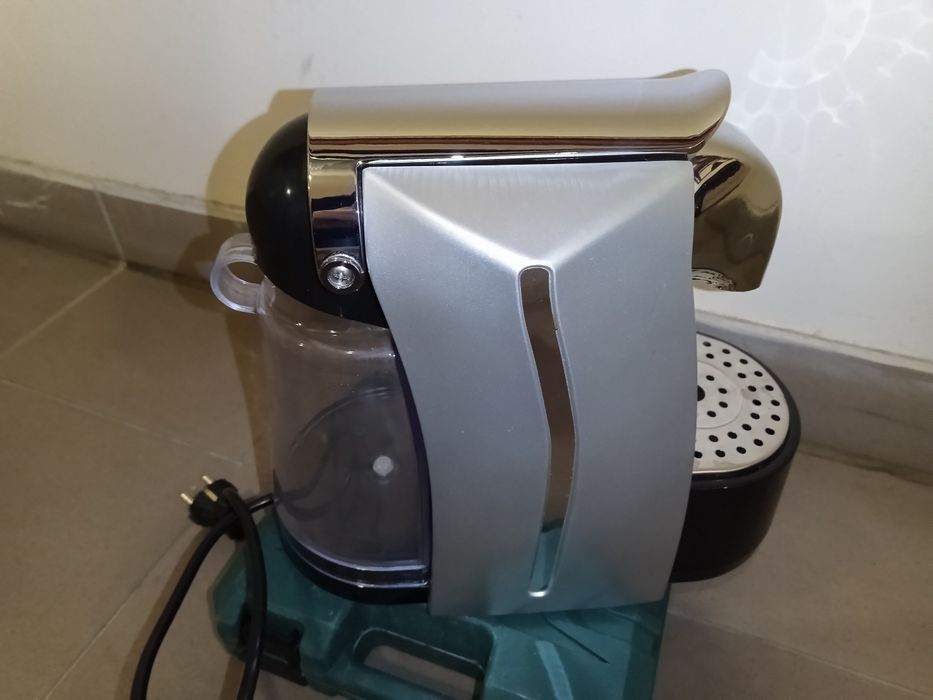 Продам кавомашину La coffina Nespresso