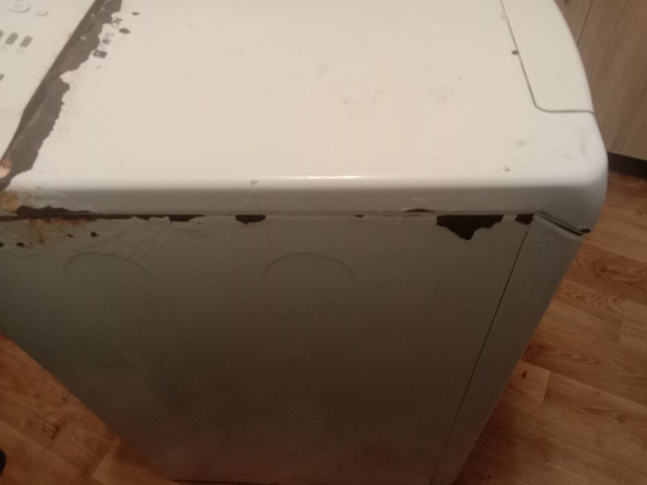 Продам Аристон  стиральную машину  б/у матор целый под ремонт