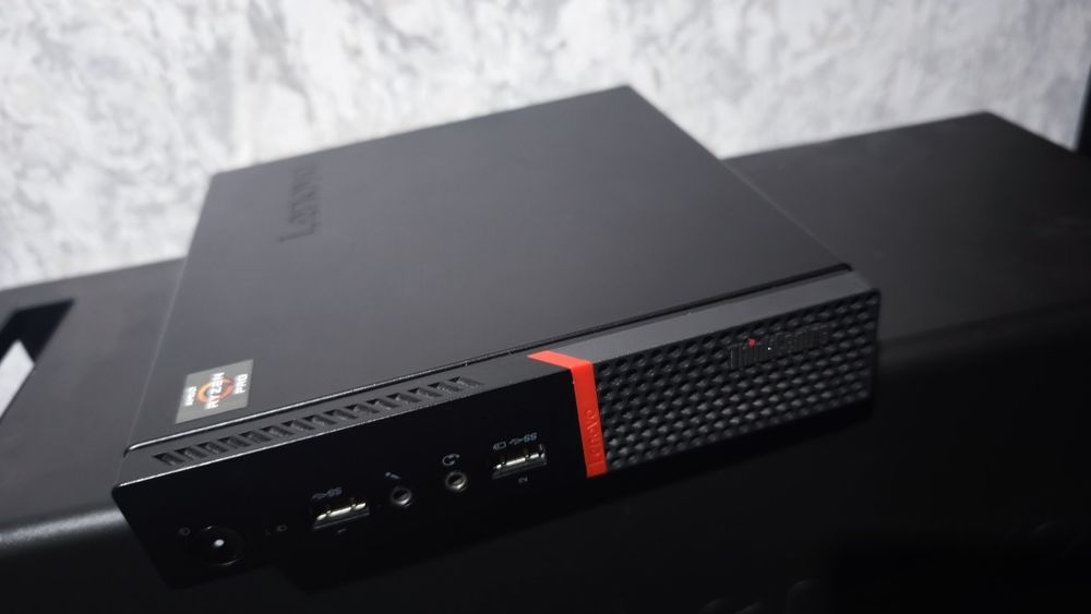 Мини пк  Lenovo ThinkCentre M715q  ryzen 5 2400 ge 8 gb ddr4 240 gb m2
