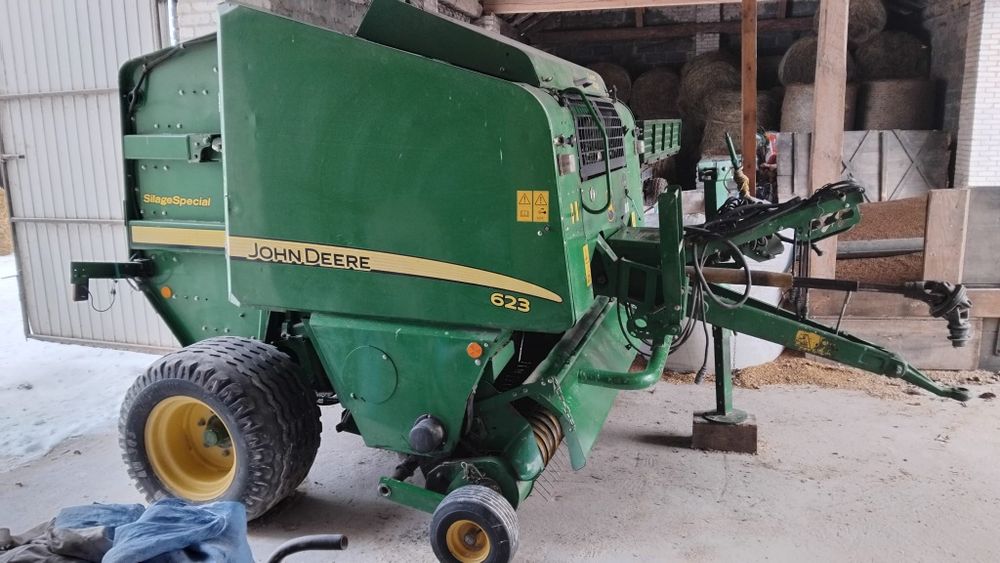 Prasa John Deere 623