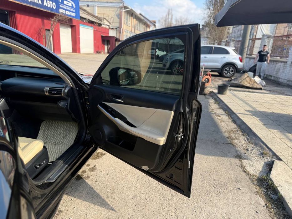 Продам  Lexus is 2014