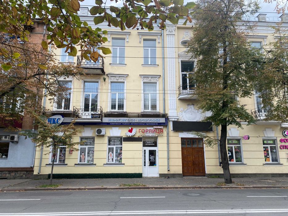 Продаж офісного приміщення 155 кв.м. на 2 поверсі по вул. Небесної Сотні 4