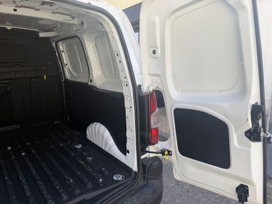 Citroen Berlingo 2022 1.5 HDI 102 cv Nacional c/ Iva no Preço