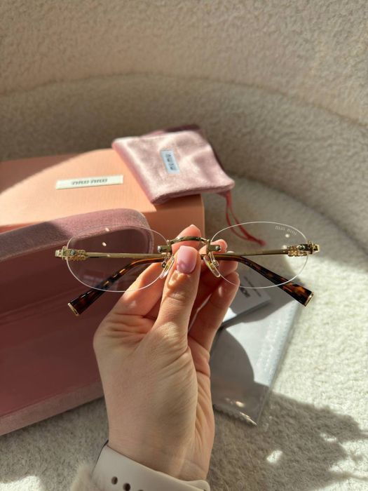 Сонцезахисні окуляри MiuMiu різні