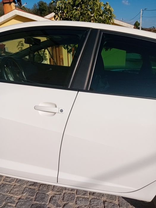 Seat ibiza 1.6 tdi — photo 4