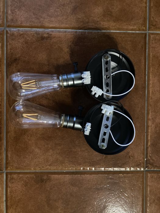 2 candeeiros de parede