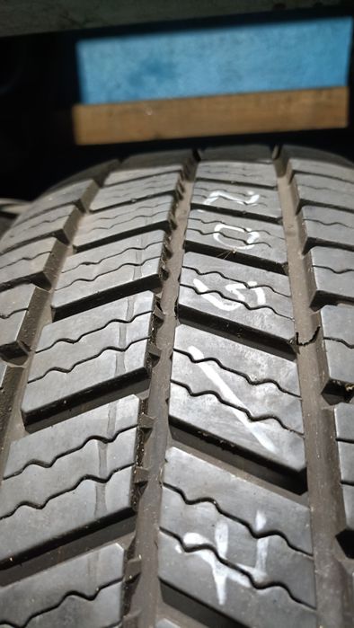 Pneus 205/70/15 continental