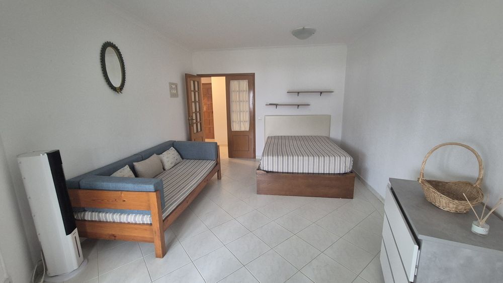 Arrenda-se apartamento T2 ao Ano