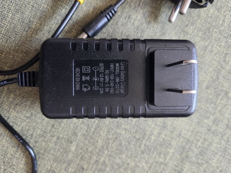 Mіні ДБЖ /Mini UPS Yisenneng SL3400 24000 mAh  88 Wh