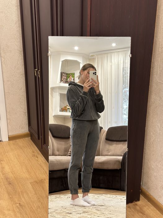 жіночий спортивний костюм