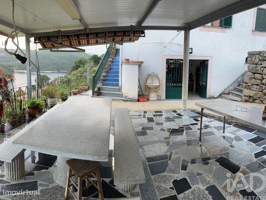 Quinta rural T4 em Valadares de 40000 m2