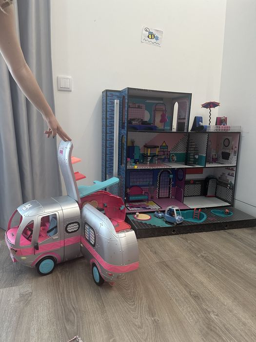 Casinha LOL + Autocarro LOL com acessórios