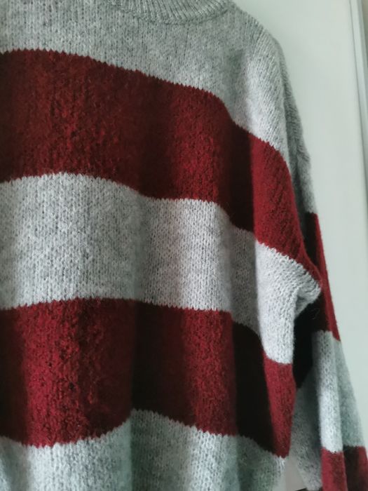 Miękki sweter damski w paski