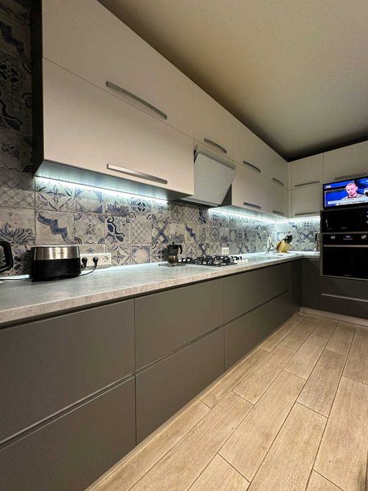 Світла квартира з гардеробною, технікою та ремонтом! OS