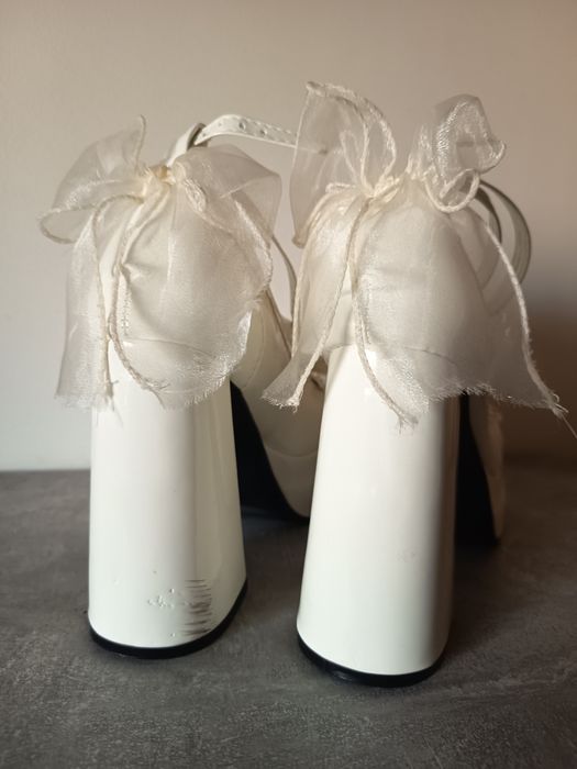 Saltos Altos Creme Coquette