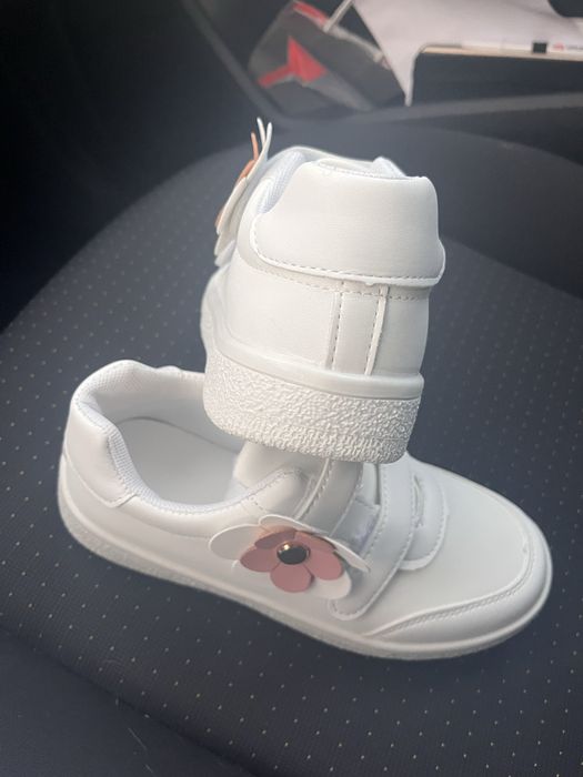 Tenis novos n35 ( pequeno)