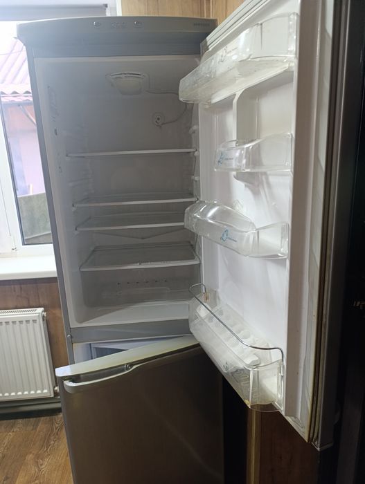 Холодильник Samsung RL28FBSW/SI