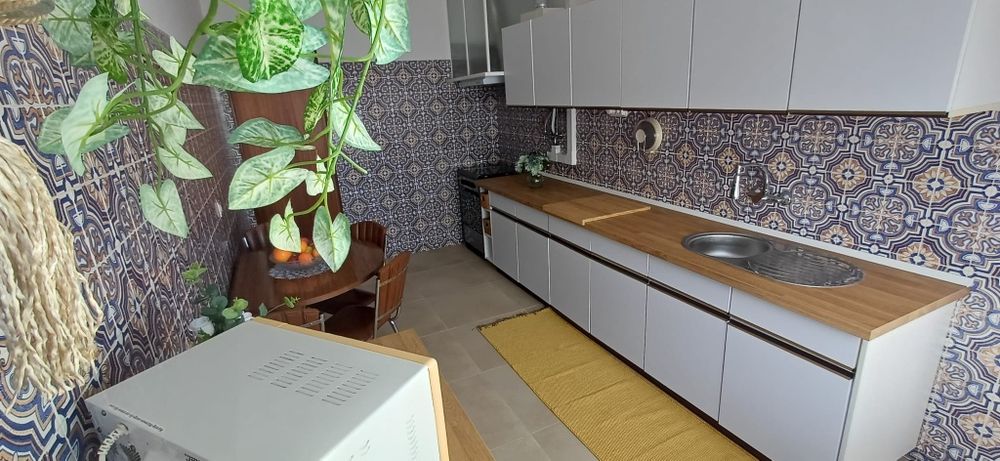 Quartos individuais, apart renovado e mobilado em Massamá.