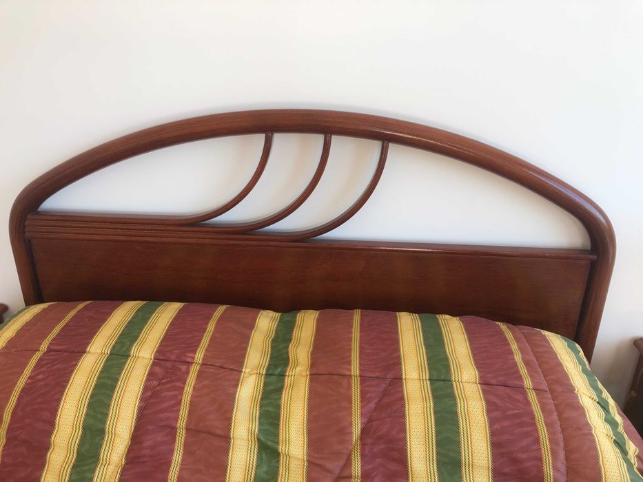 Mobilia de quarto de casal em mogno