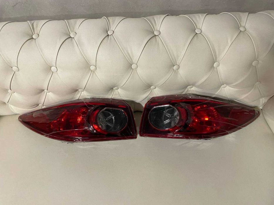 Фонарь Mazda 3 2014-17 правий/лівий