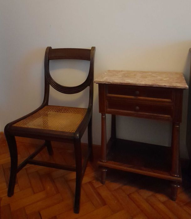 Mesinha e 2 cadeiras