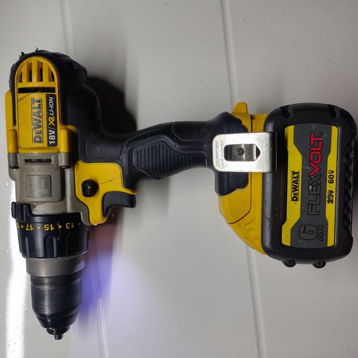Шуруповерт DeWalt DCD 985