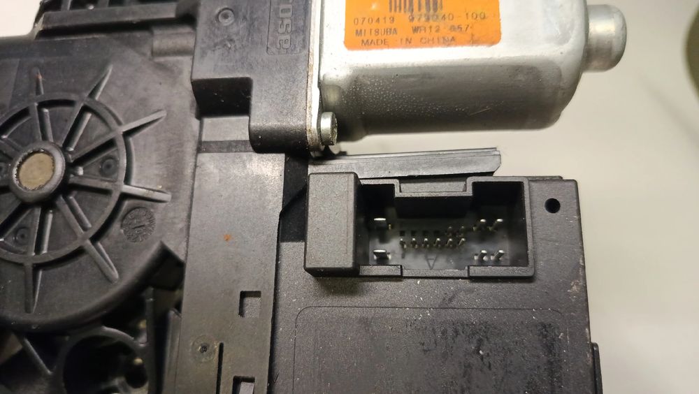 Motor vidro trás direito VOLVO V50 (MW)