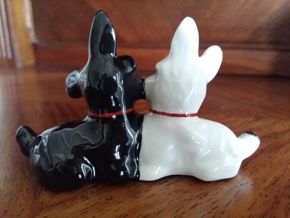 Casal de cães em porceana Electrocerâmica Candal