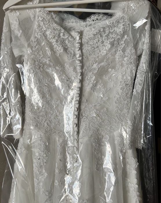 Весільна сукня з фатою та кільцями ( невеликого діаметру)