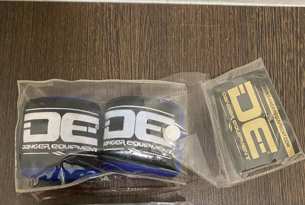 Luvas de boxe + Caneleiras Danger