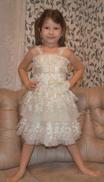 Нарядное платье на девочку рост 92-98