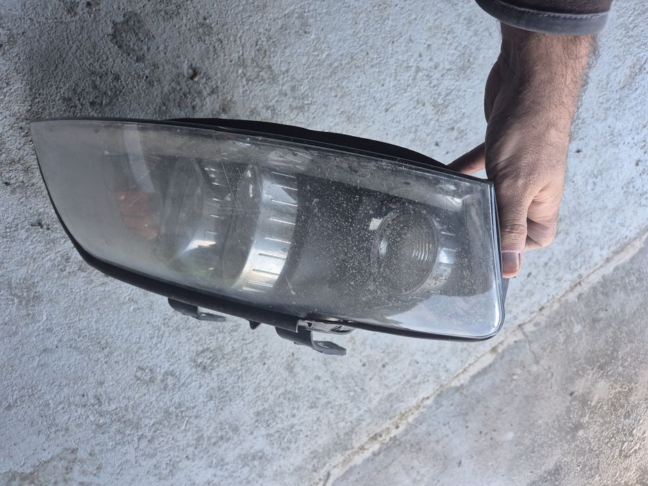 Lampa reflektor prawy Audi A4 B6 Małysz szkło h7