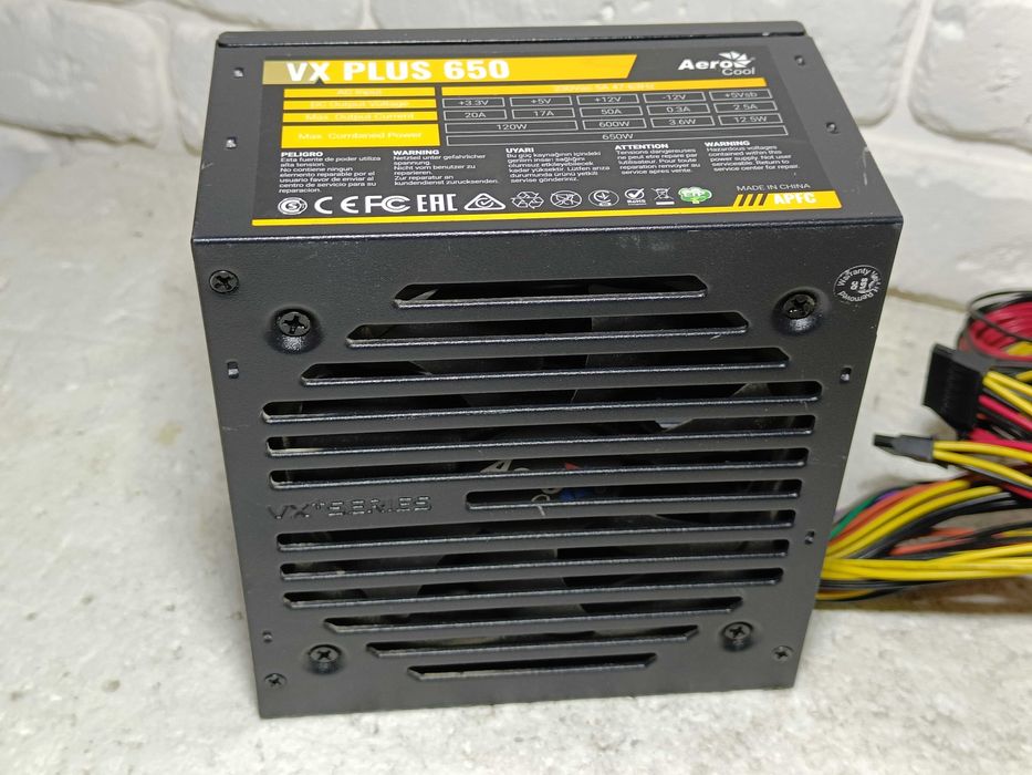 Блок живлення AeroCool 650W VX 650 PLUS ВІДМІННИЙ СТАН 8+8GPU на ПЛОМБ