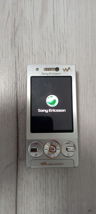 Sony Ericsson W715