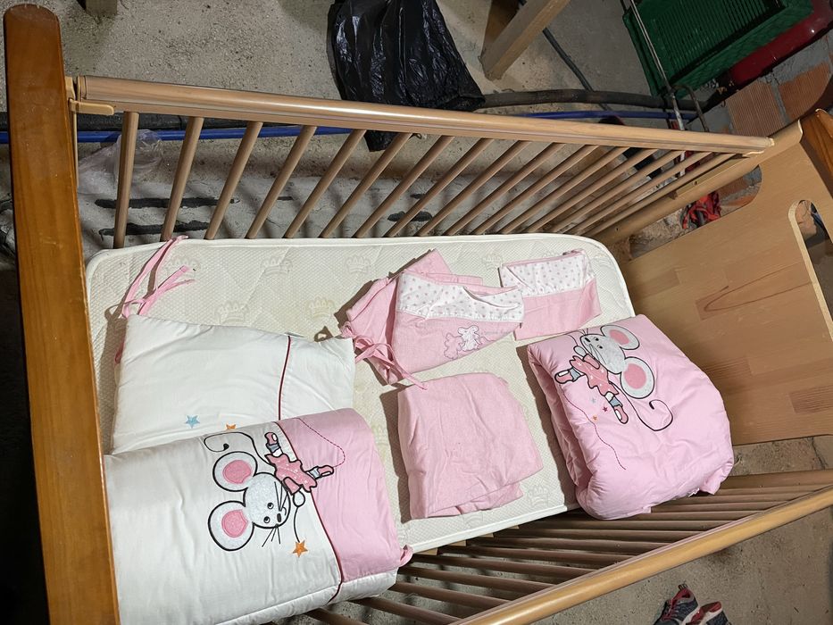 Cama de bebe em bom estado mas usada