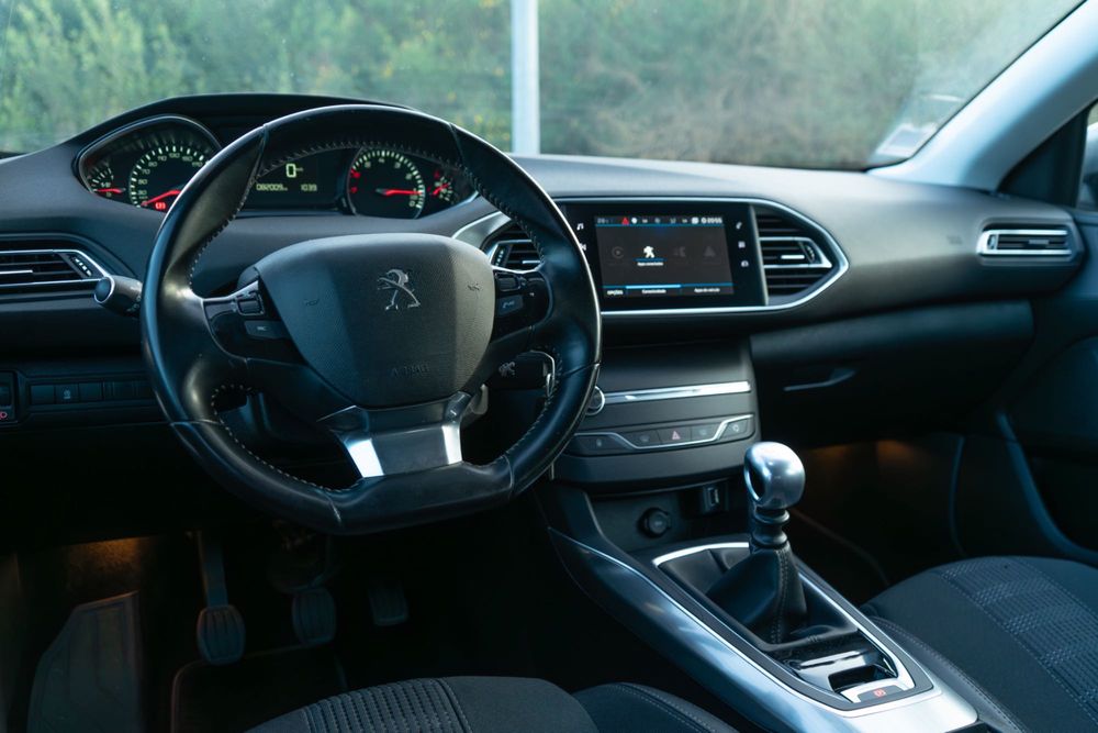 Peugeot 308 Allure 1.2 PureTech 130cv | Facelift | Caixa 6 Velocidades | 2018
