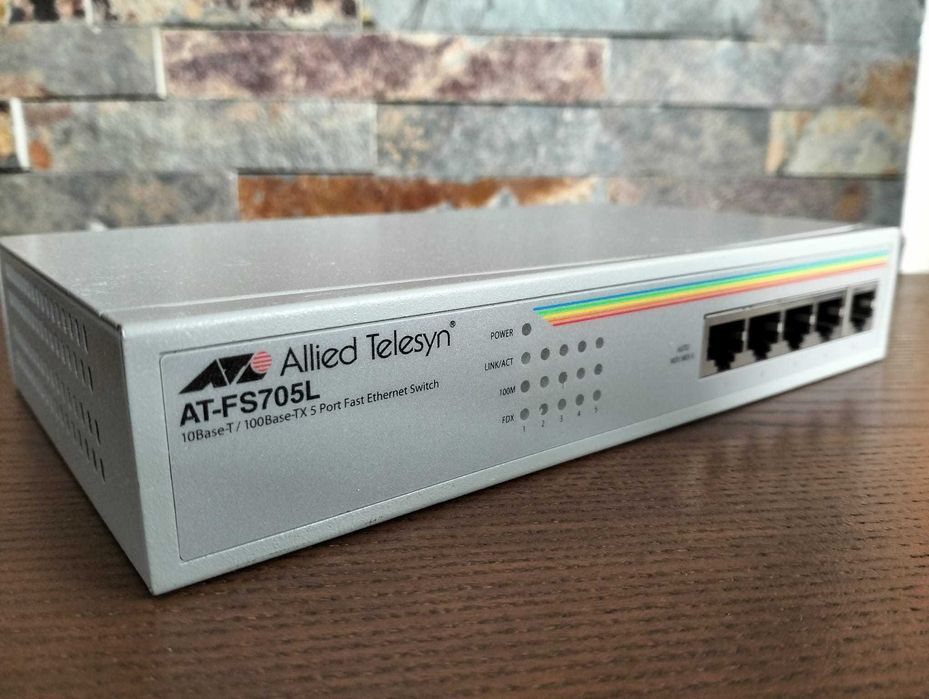 Switch Allied Telesis AT-FS705L 5x 10/100 Mbps