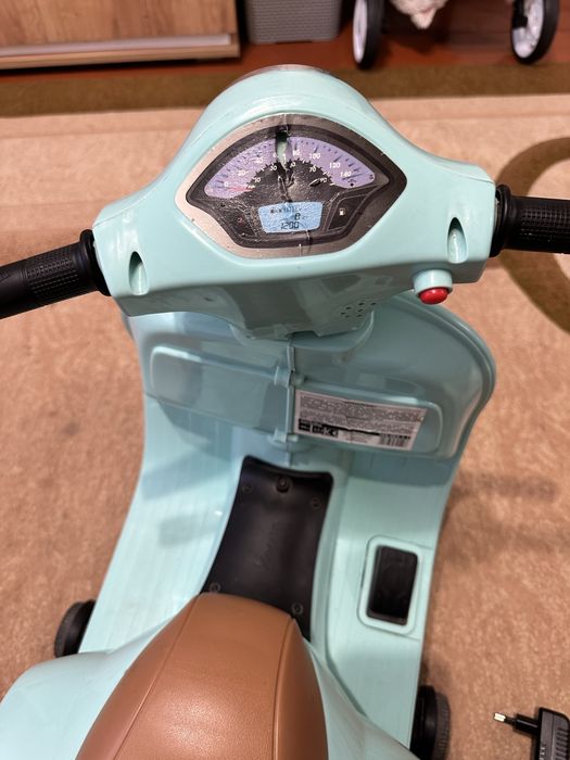 Скутер дитячий Vespa в чудовому стані