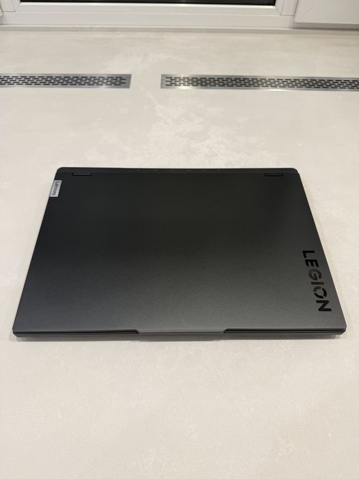 Lenovo Legion Pro 7 | 16IRX8H